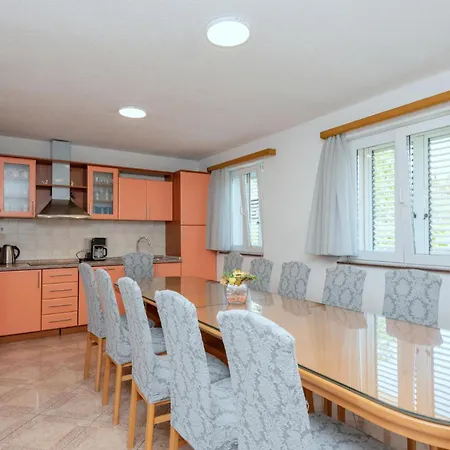 Holiday home 6 Bedroom Cozy In Prolozac Donji Prolozac